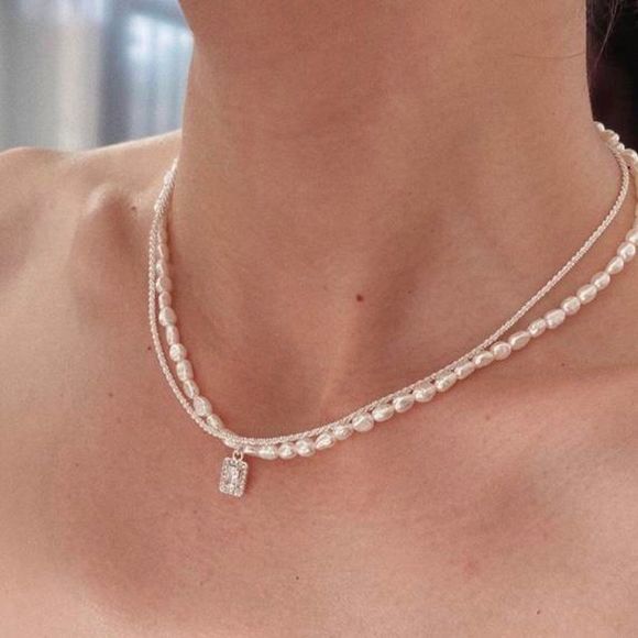 Baroque Pearl Necklace with Emerald Pendant - Picture 6 of 8